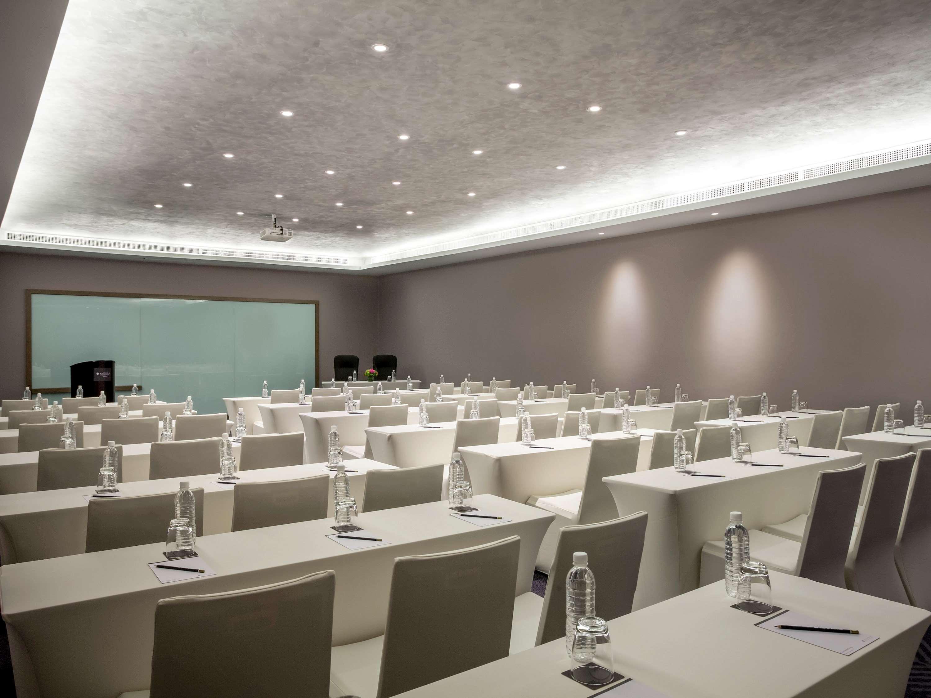 Hotel Pullman Miri Waterfront Esterno foto Meeting room