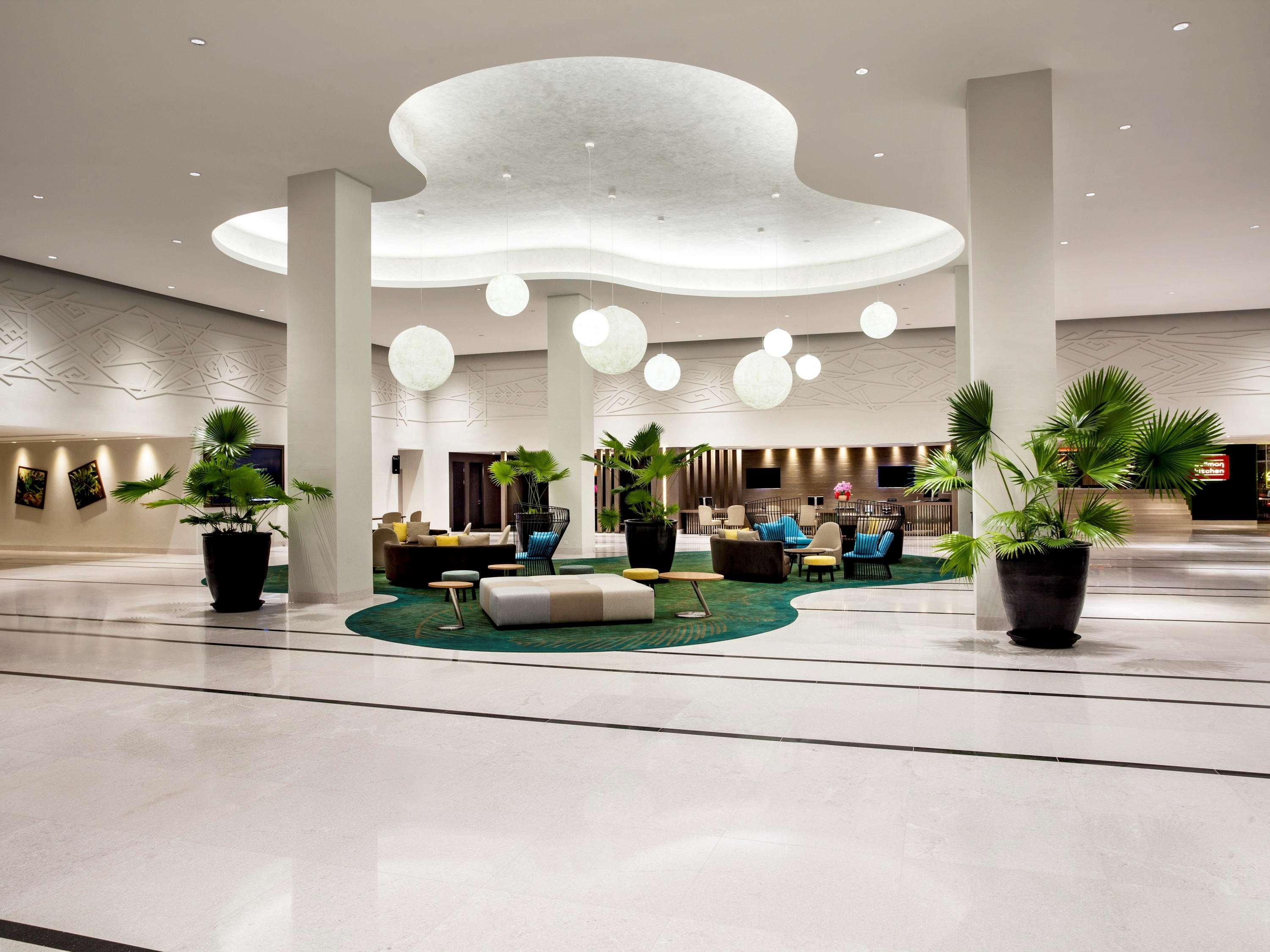 Hotel Pullman Miri Waterfront Esterno foto The lobby of the hotel