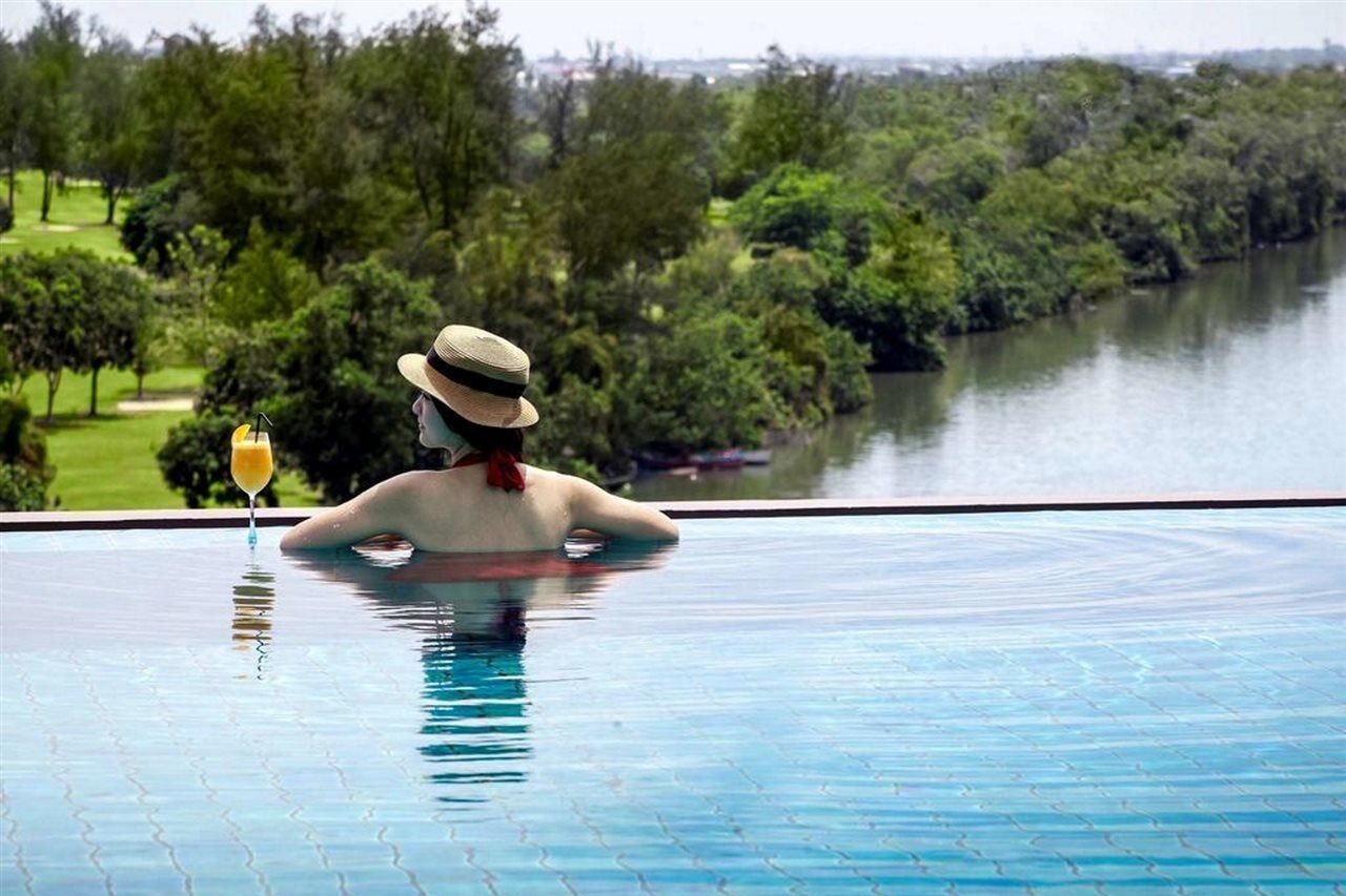 Hotel Pullman Miri Waterfront Esterno foto Infinity pool at The Oberoi, Udaiypore