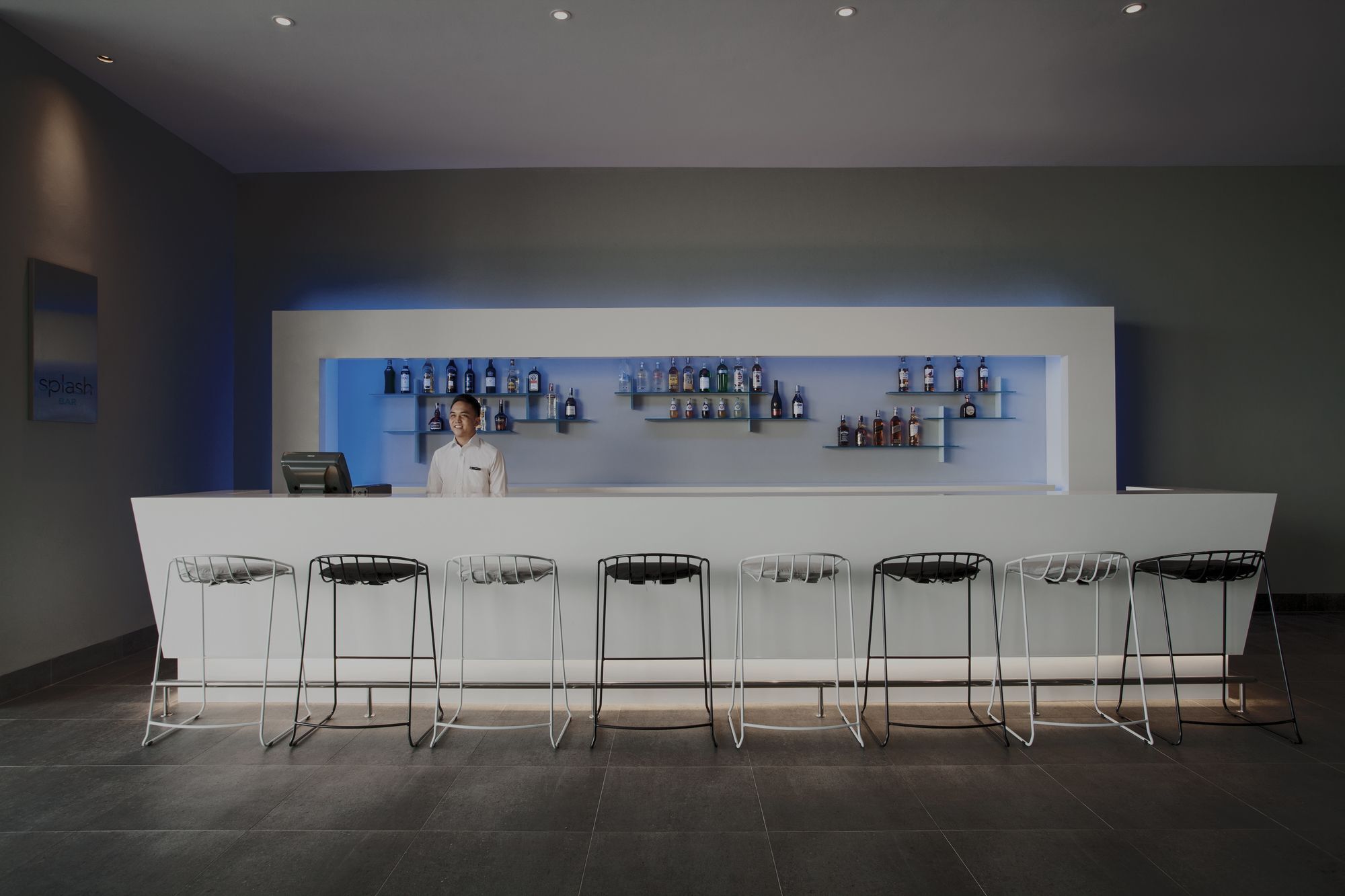 Hotel Pullman Miri Waterfront Esterno foto The bar at the 2012 Olympic Village