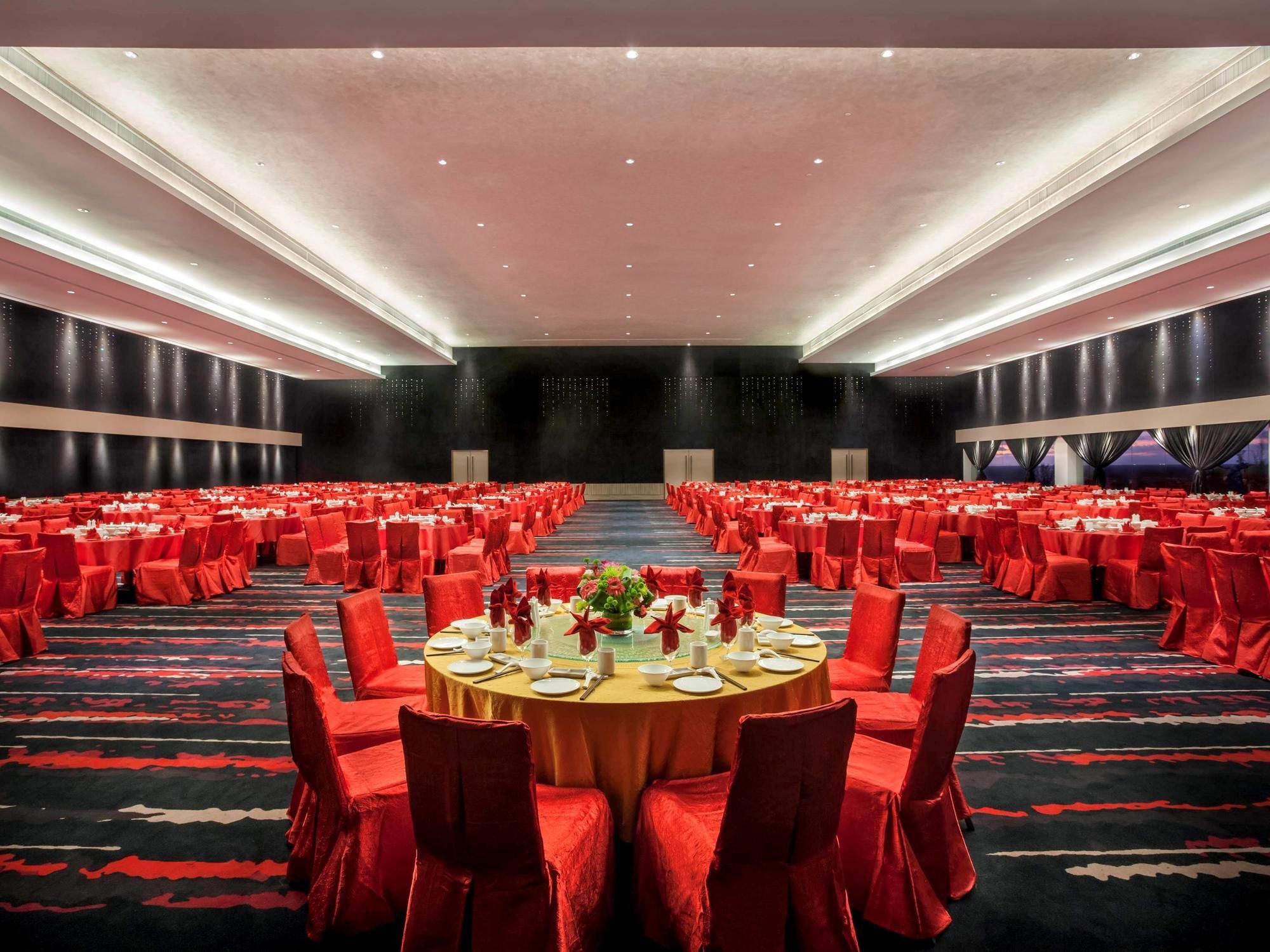Hotel Pullman Miri Waterfront Esterno foto The Grand Ballroom