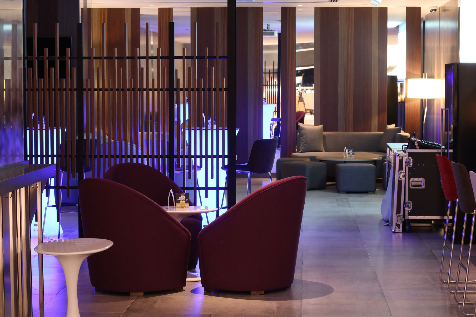 Hotel Pullman Miri Waterfront Esterno foto The lounge at the airport