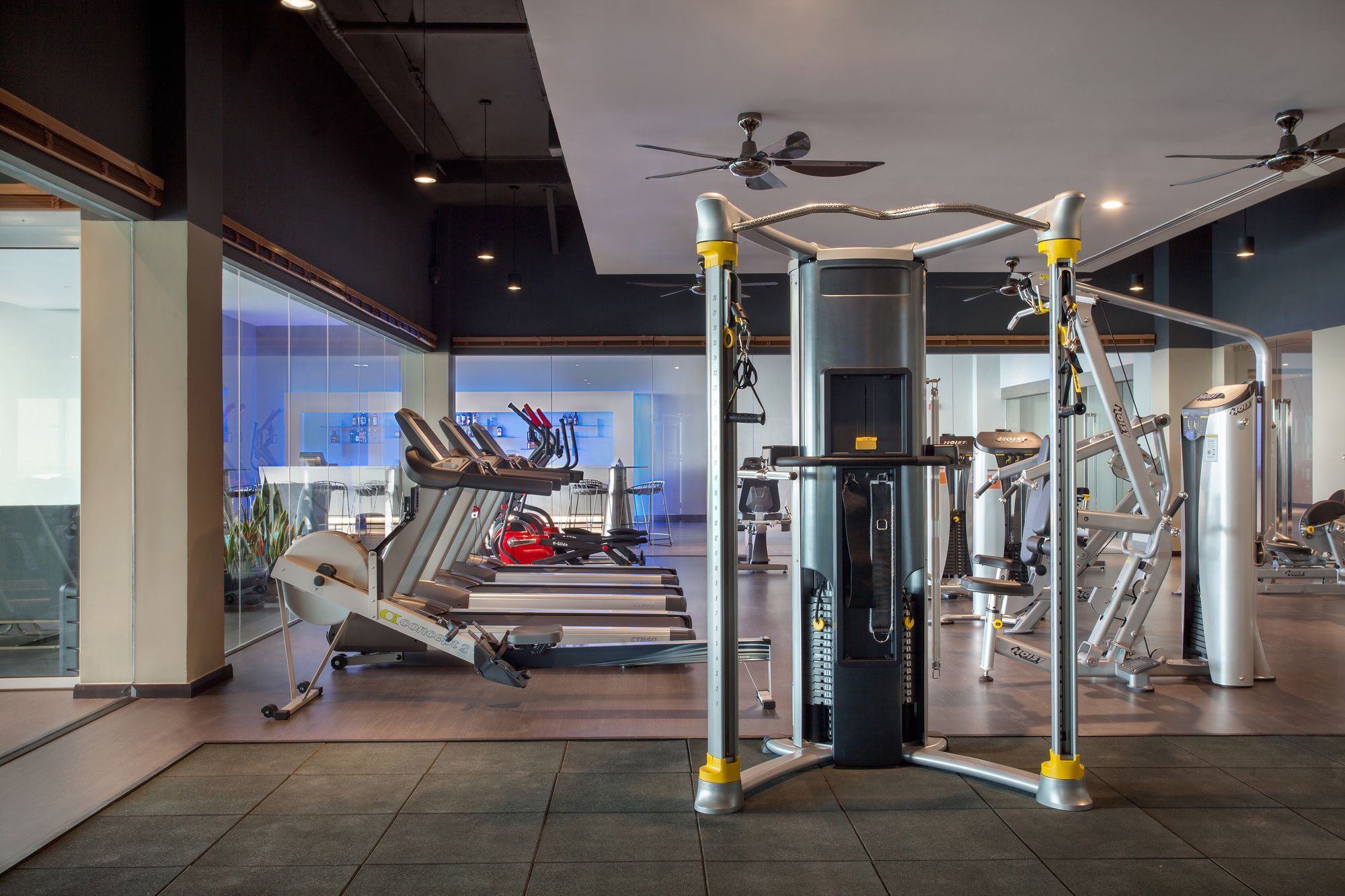 Hotel Pullman Miri Waterfront Esterno foto The gym at the hotel