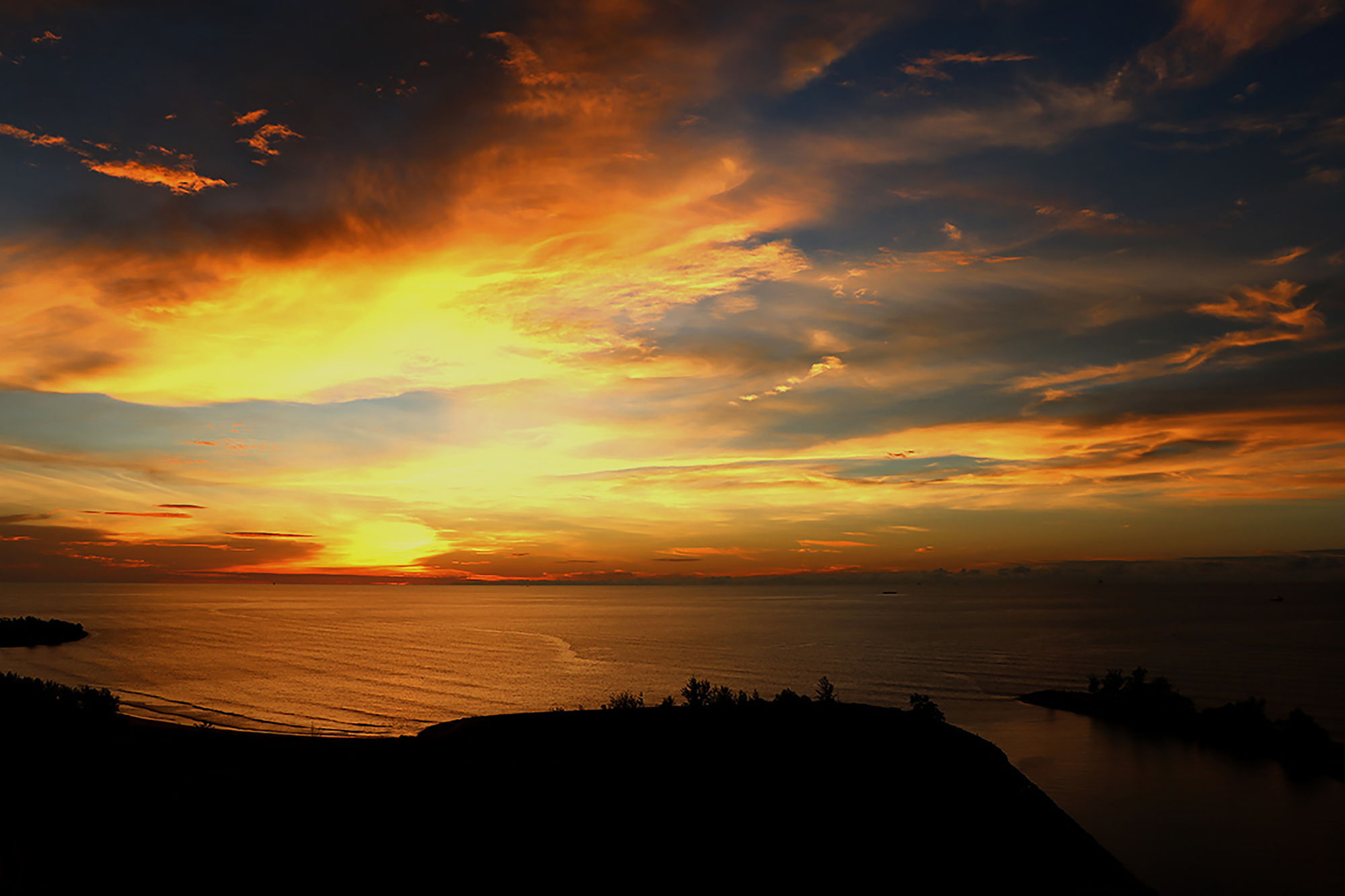 Hotel Pullman Miri Waterfront Esterno foto Sunset at the Cape of Good Hope
