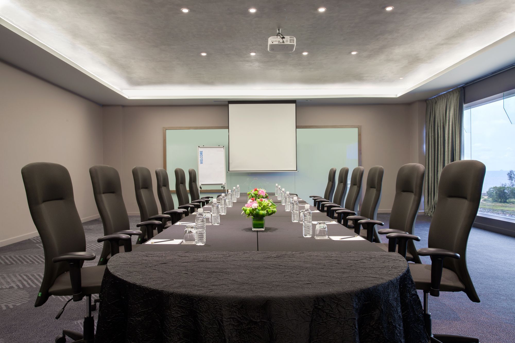 Hotel Pullman Miri Waterfront Esterno foto Meeting room